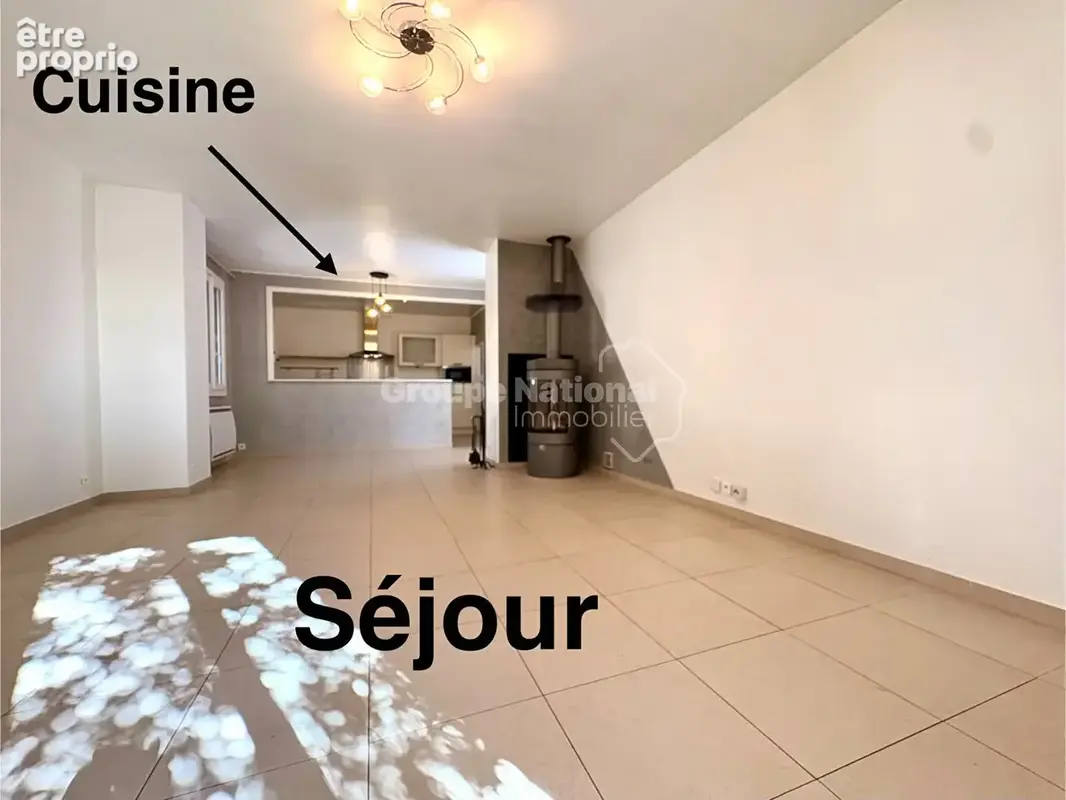 Maison de ville avec cour sur SORGUES, séjour/cuisine équipée, 3 chambres et climatisation - photo 2