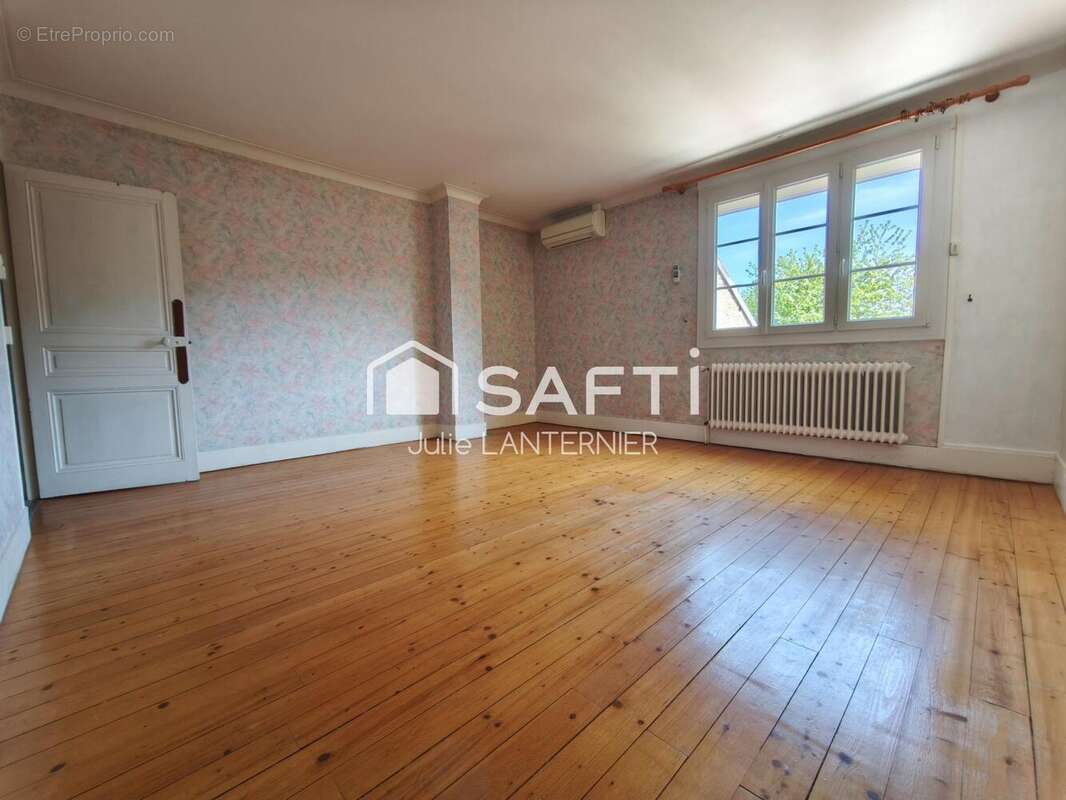Maison 232 m² à Voiteur  - photo 2