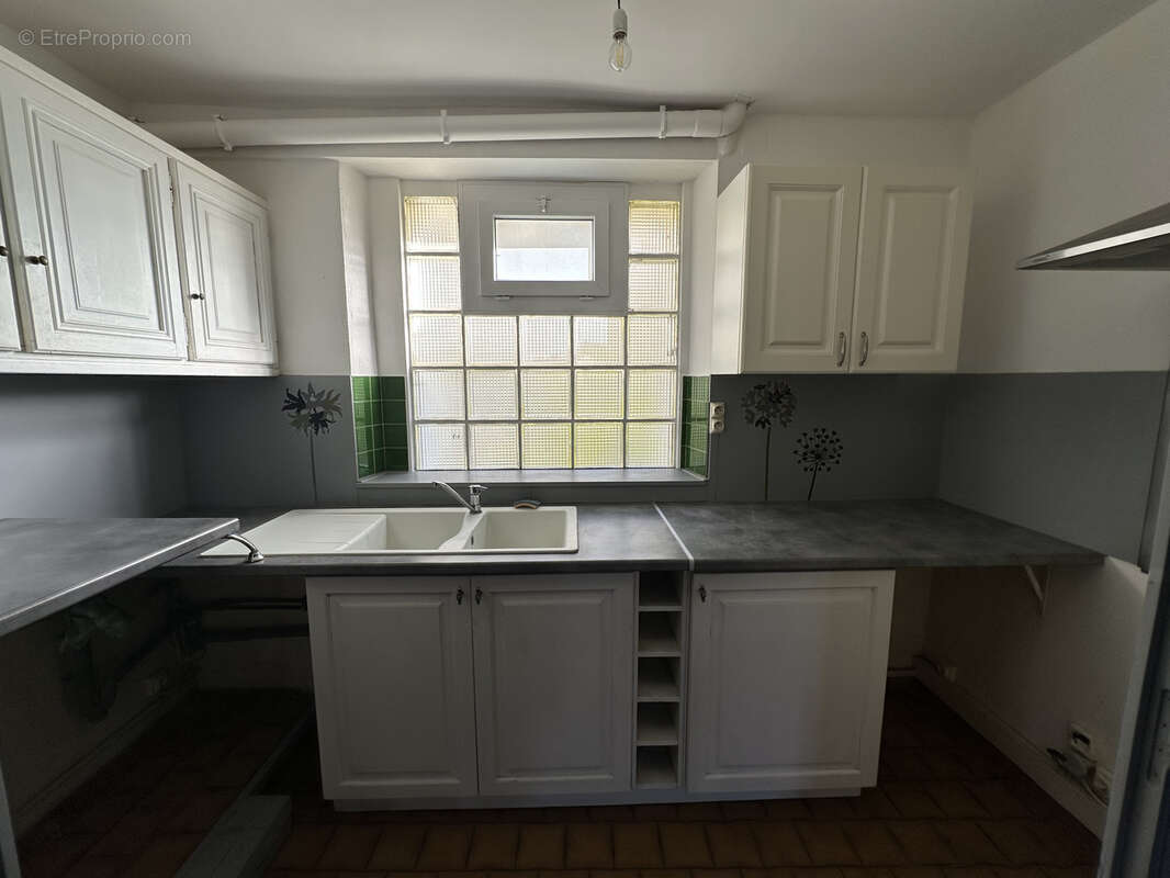 Appartement à SOLLIES-PONT