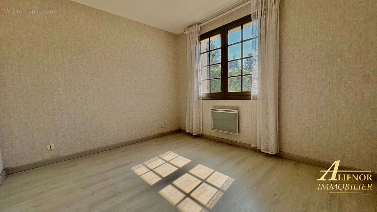 Maison à SAINT-LEON-SUR-L'ISLE