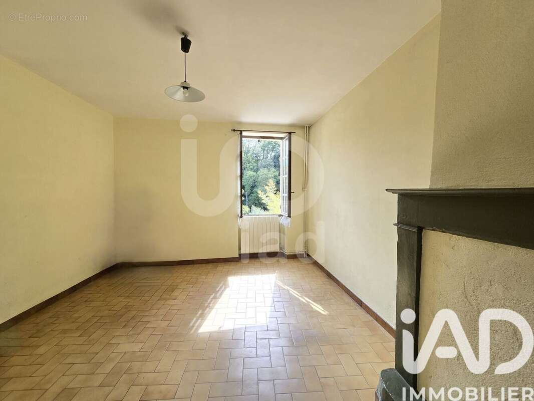 Maison 96 m² à Saint-Marcel-De-Careiret  - photo 8
