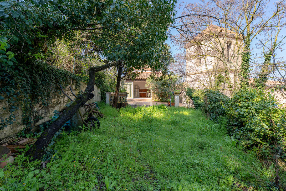 Maison à SIMIANE-COLLONGUE