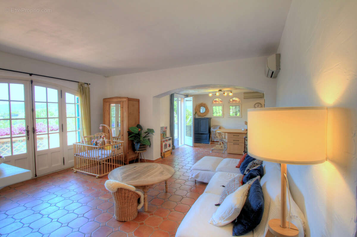 Villa 174m²  comprenant 9 pieces avec appartements independants, belle vue degagee, proche des plages et des commerces des issam - photo 9