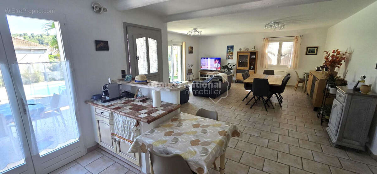 COUP DE COEUR AU ROVE! Villa de plain pied de type 4 de 112 m²  sur parcelle de terrain de 724 m² avec terrasses, piscine, cuisi - photo 5