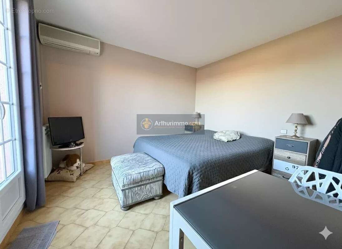 Maison à ROQUEBRUNE-SUR-ARGENS