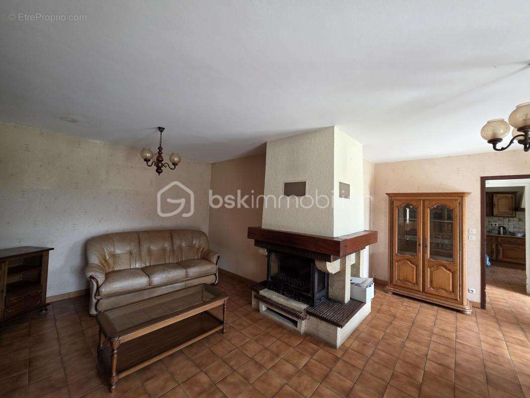 Maison à MONCAUT