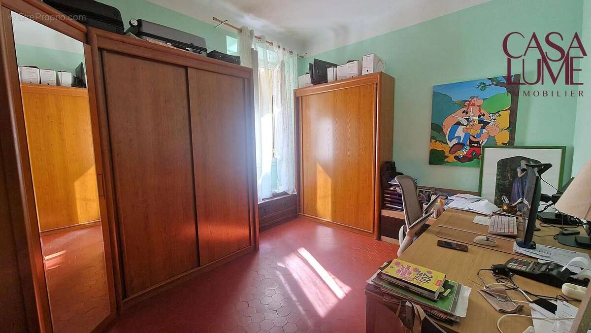 F4 de 91 m² cours Grandval à 5 mn des plages - photo 9