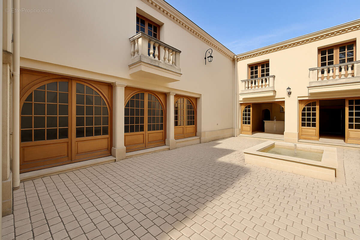 Commerce à SAINTE-EULALIE