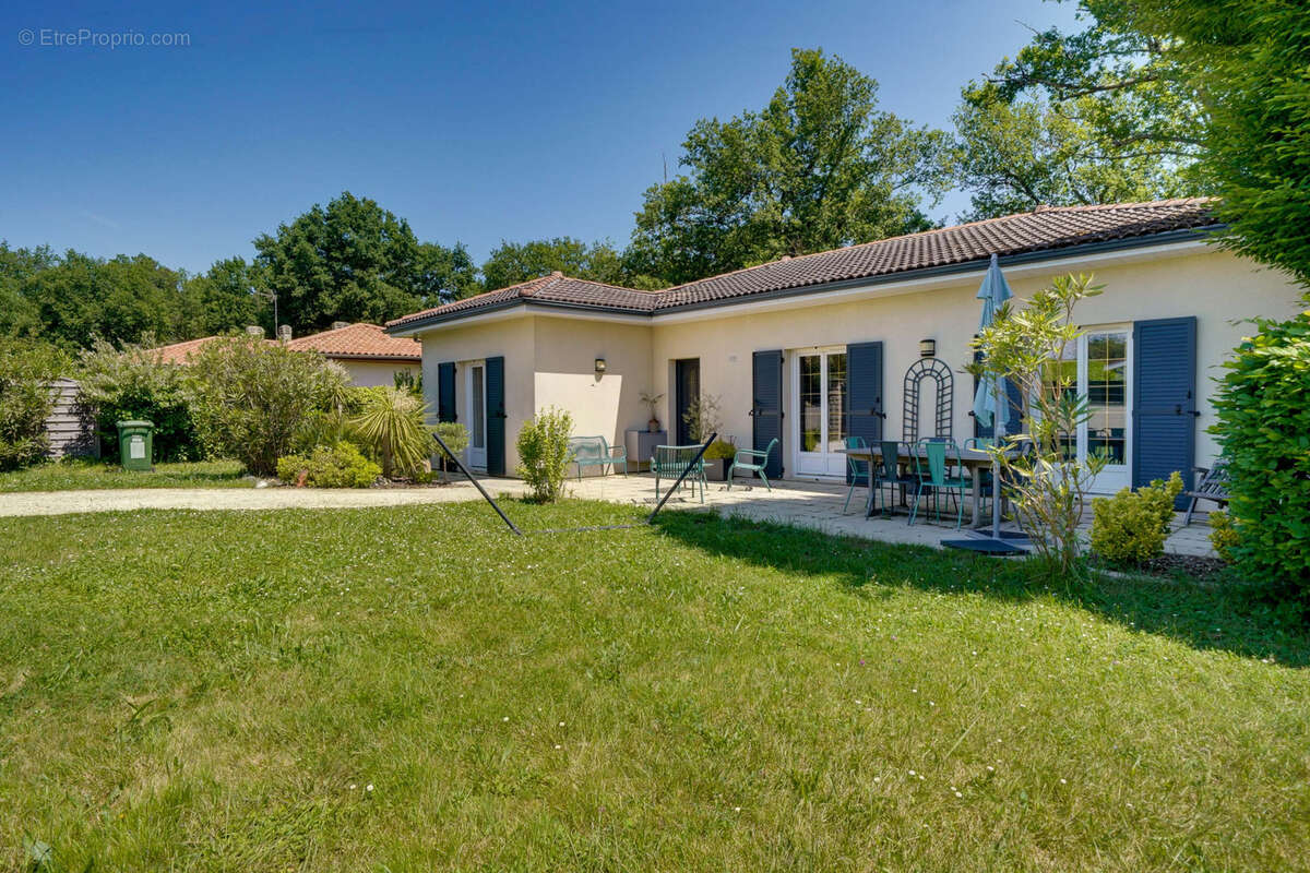 Maison à MONTUSSAN
