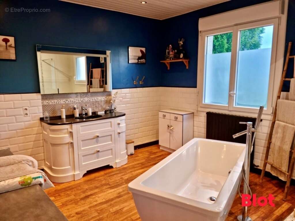 Maison 173 m² à Meneac  - photo 9