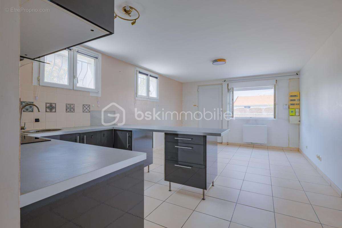 Appartement à DECINES-CHARPIEU