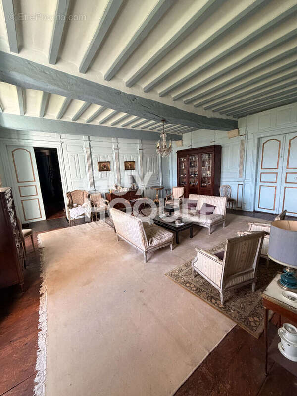 Maison à MOMAS