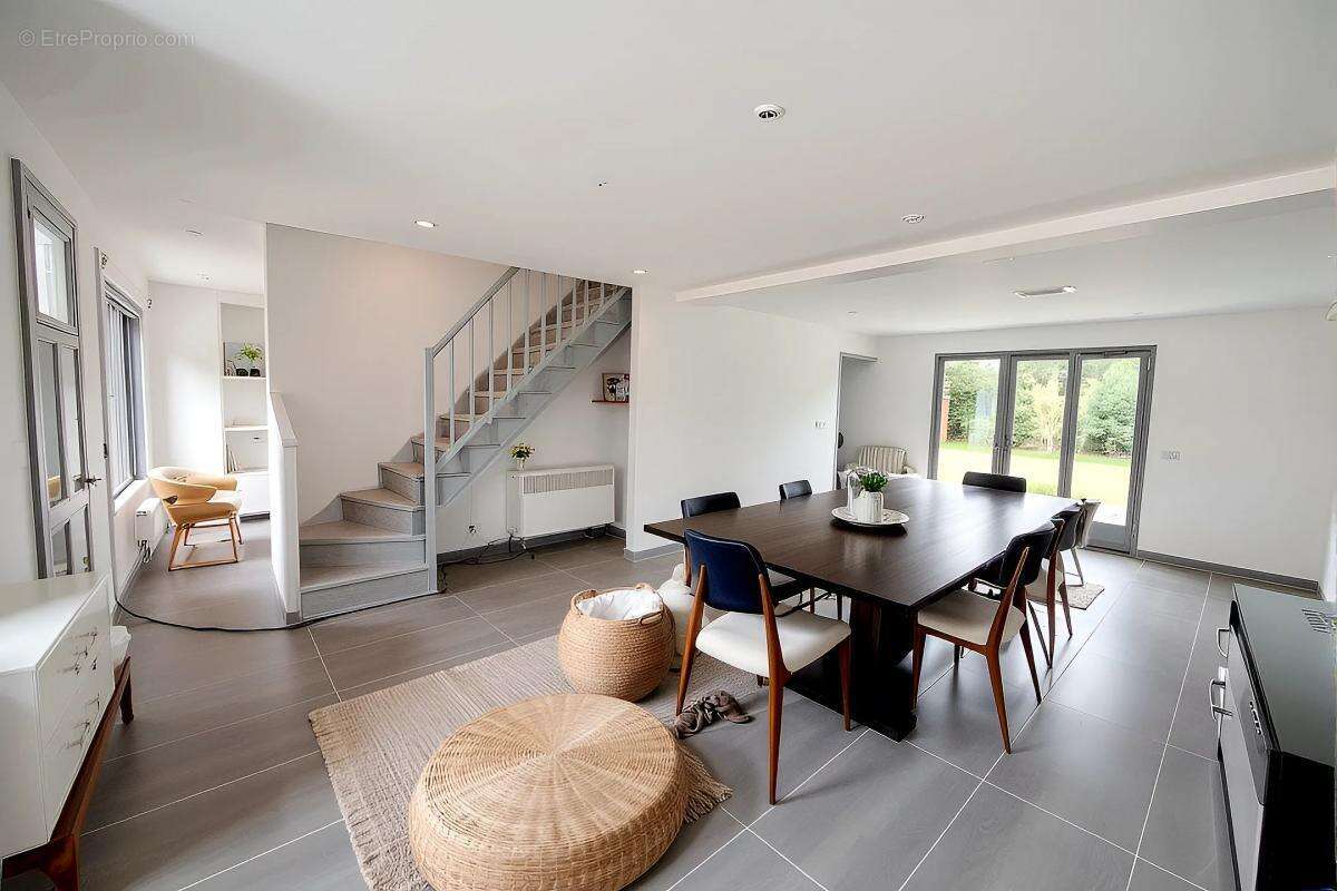 Maison à CUISE-LA-MOTTE