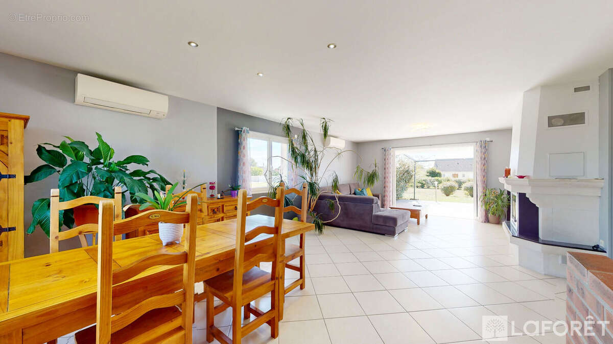 Maison à VILLENEUVE-SUR-ALLIER