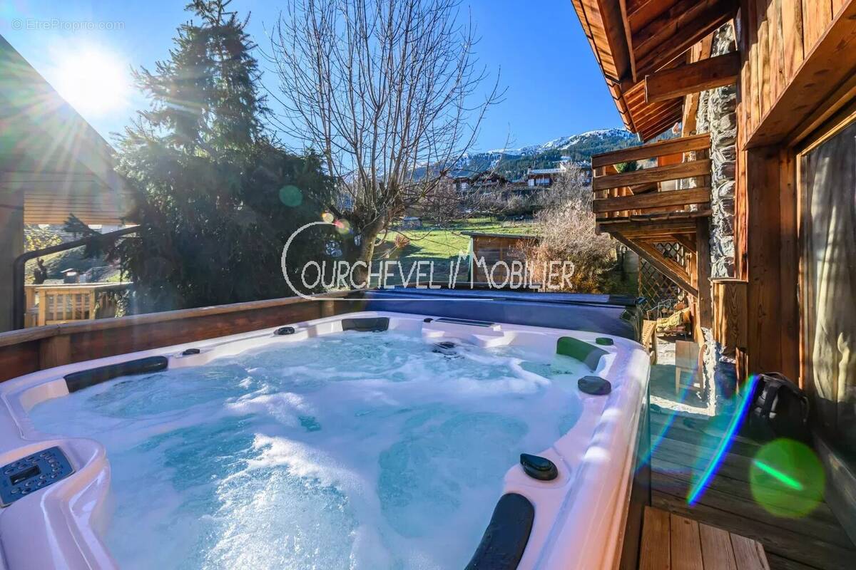 Maison à LES ALLUES