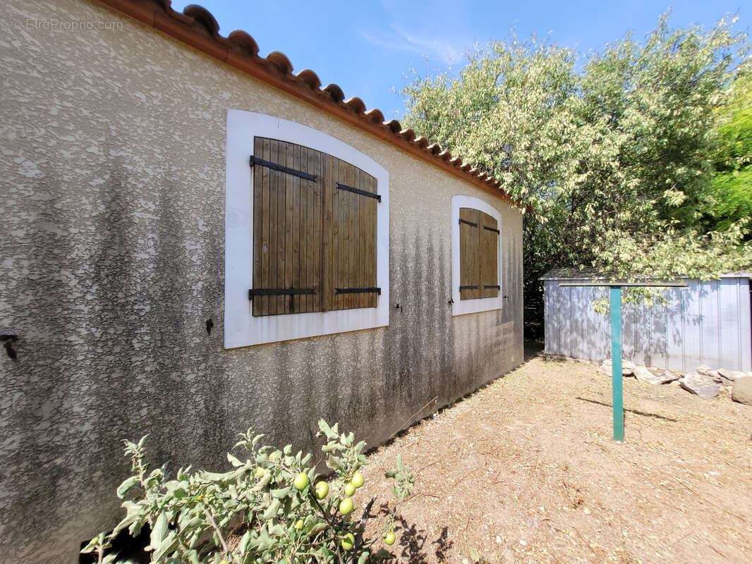 Salles d'Aude Villa de plain-pied SH 88 M2 type IV + garage et piscine sur terrain clos de 311 m2, expo sud. - photo 12