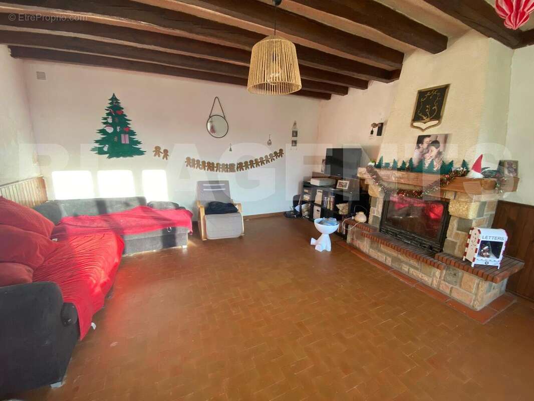 WhatsApp Image 2025-12-09 à 08 - Maison à YVRE-LE-POLIN