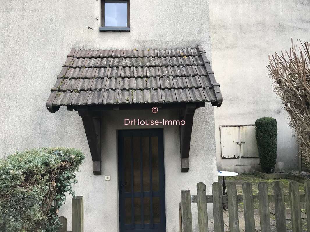 Appartement à COMBEAUFONTAINE