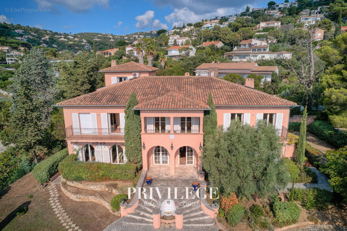Maison à ROQUEBRUNE-SUR-ARGENS