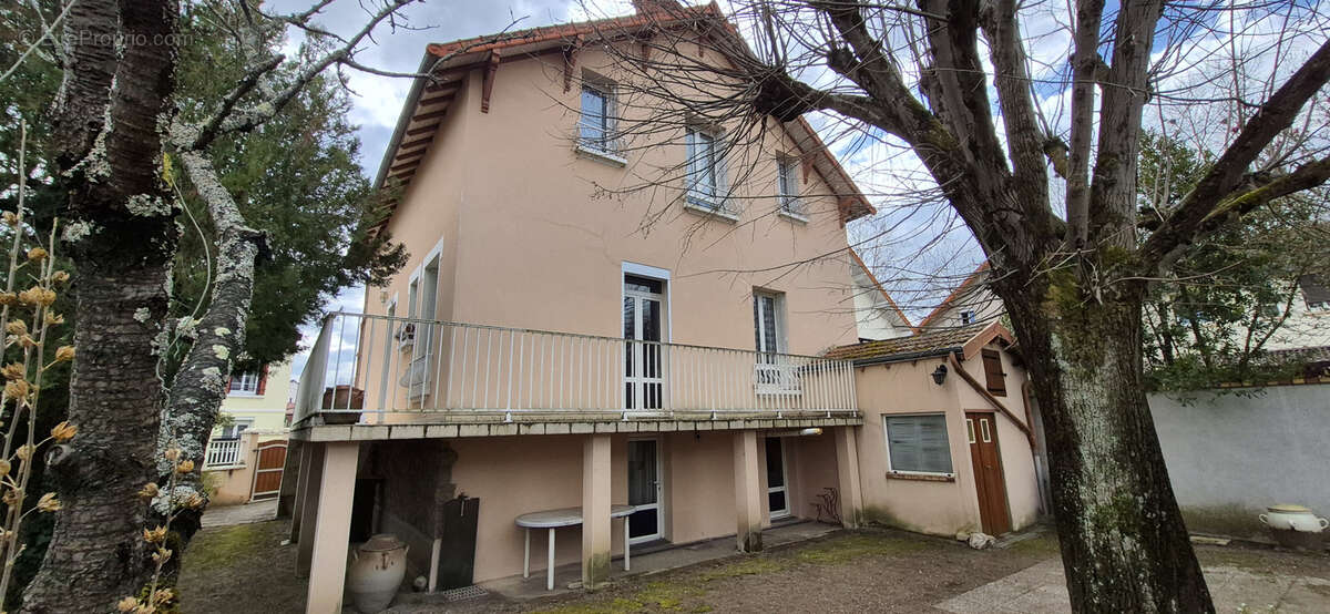 Maison à MONTLUCON