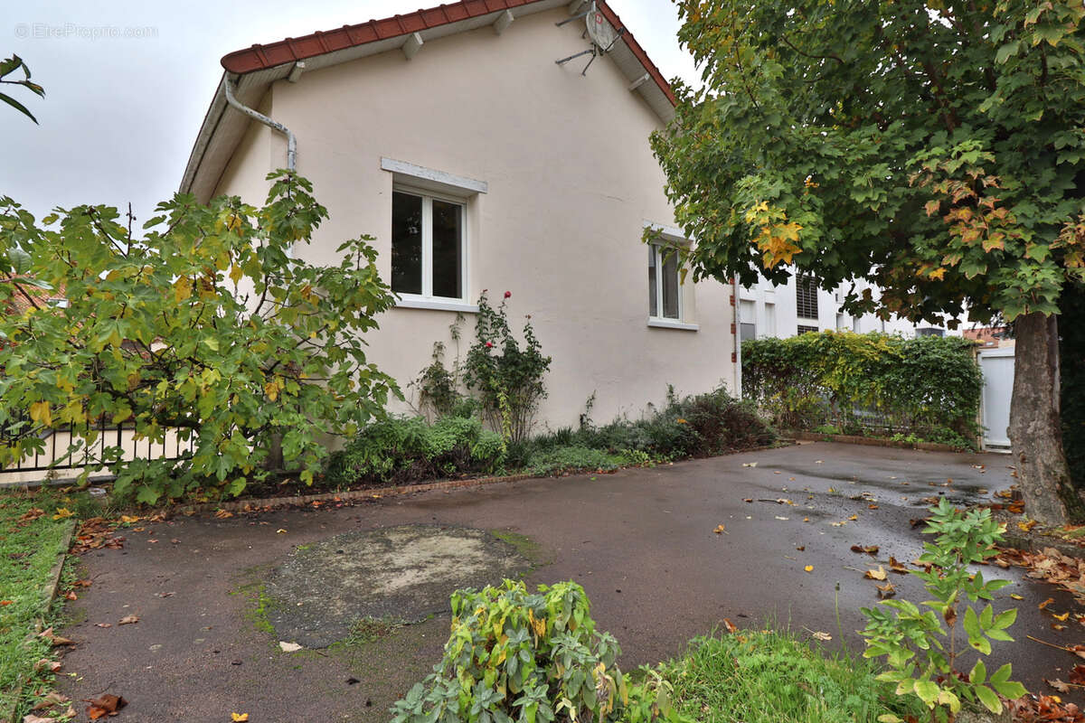 Maison à SAINTE-SAVINE