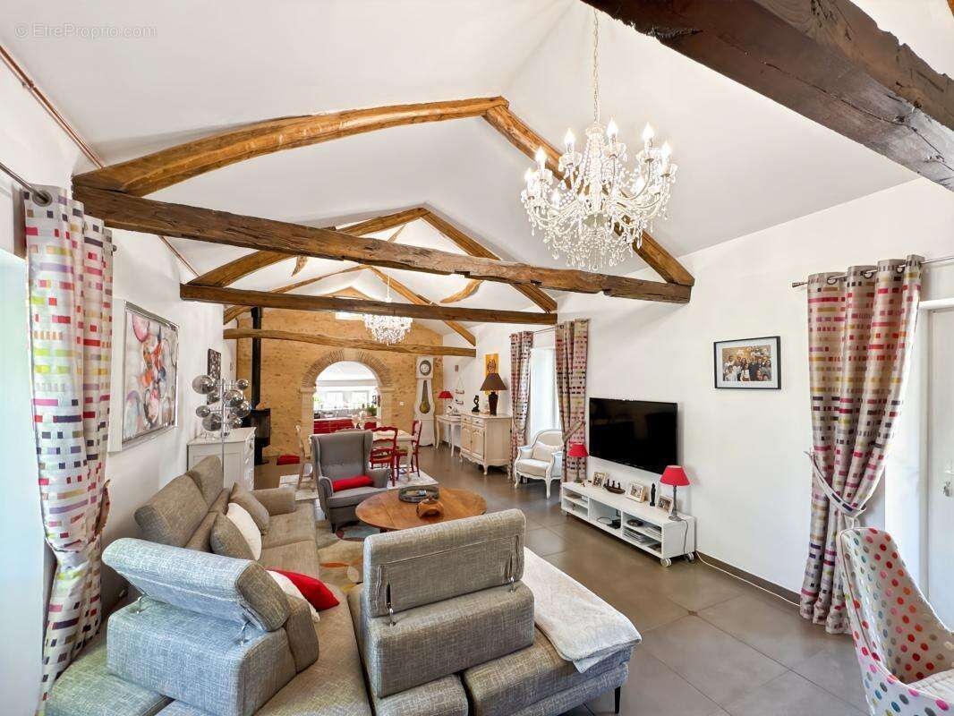 Maison à NOTRE-DAME-DE-SANILHAC