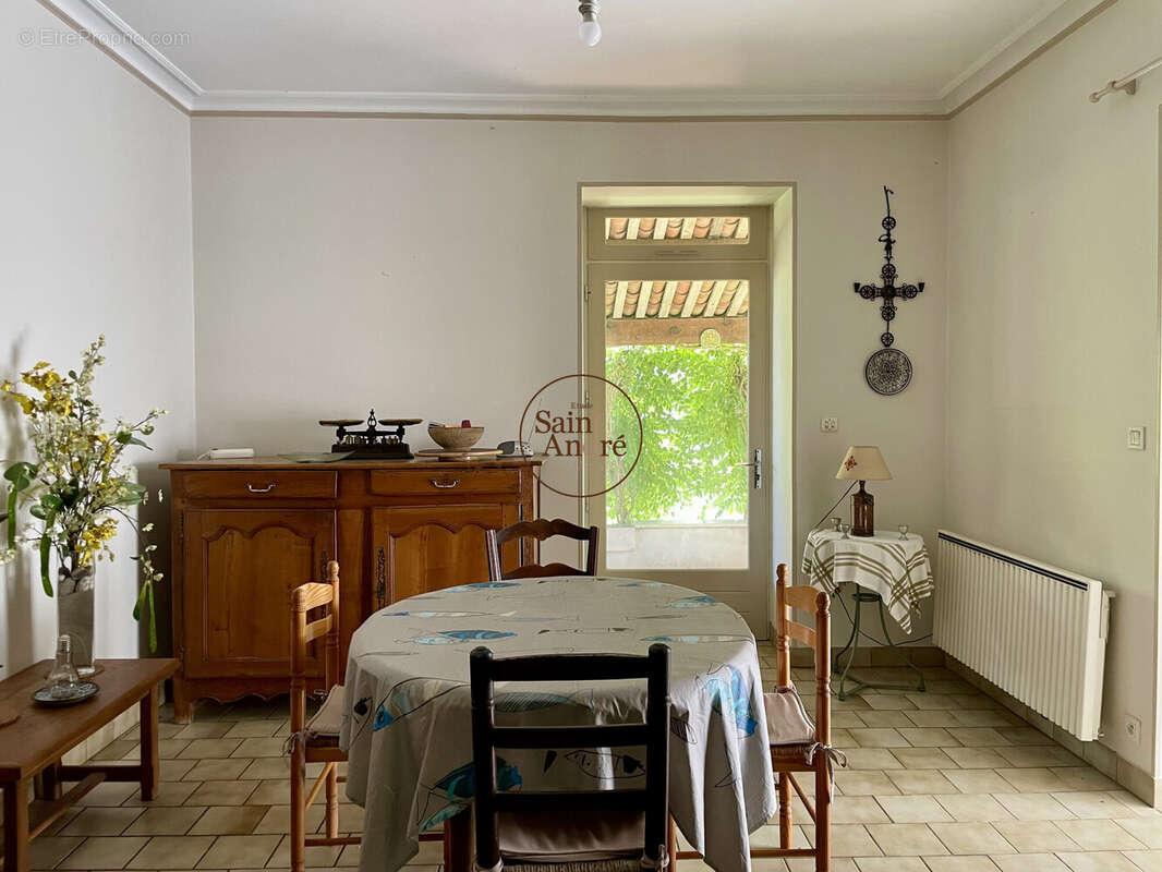 Maison à ROULLET-SAINT-ESTEPHE
