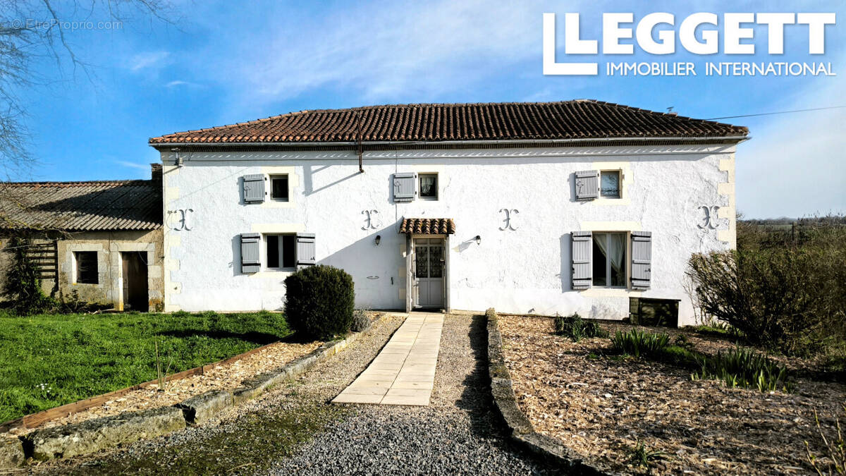 Maison à MILLAC