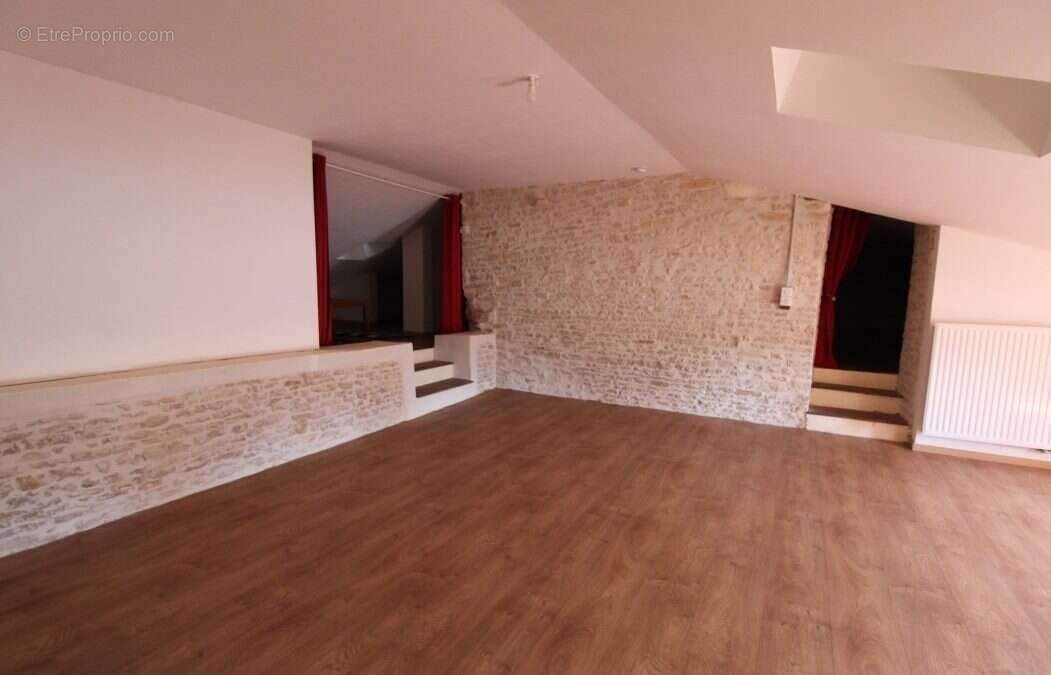 Maison à SAINT-PIERRE-D'AMILLY