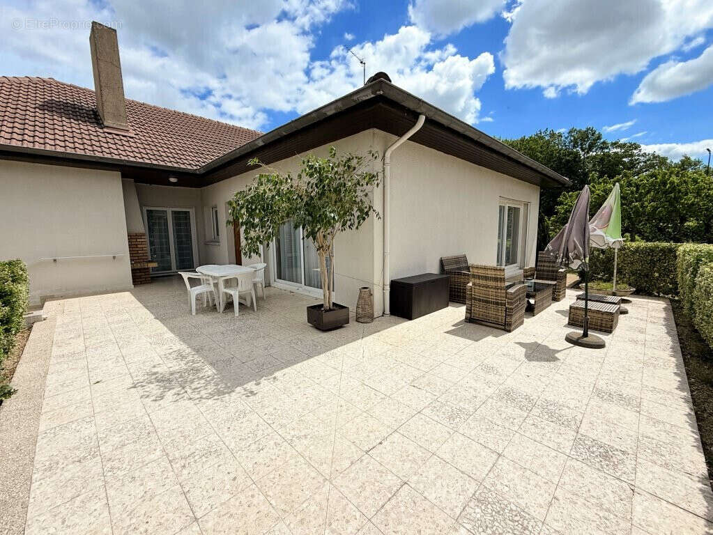 Maison à PIERRE-DE-BRESSE