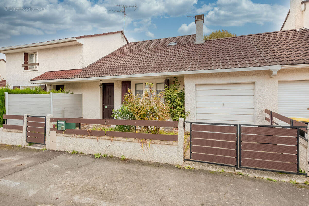 Maison à OZOIR-LA-FERRIERE
