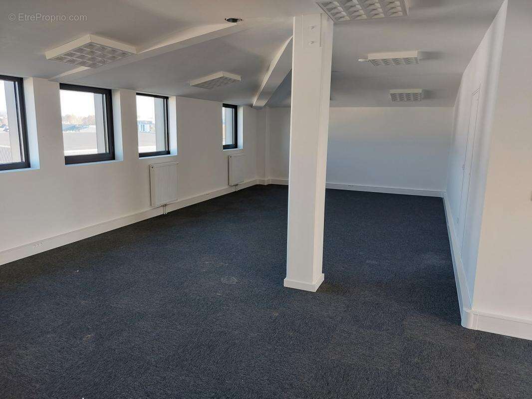 Commerce 216 m² à Epron  - photo 2