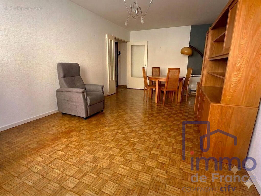 Appartement à SAINT-ETIENNE