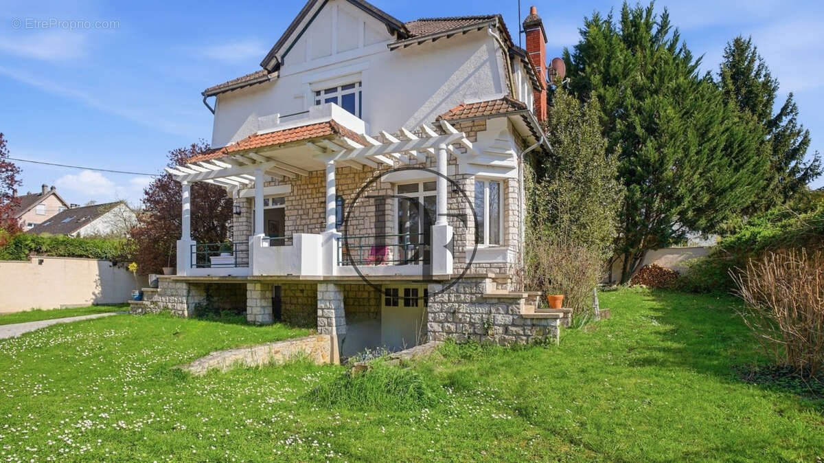 Maison à VULAINES-SUR-SEINE