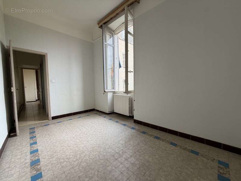 Appartement à MARSEILLE-1E