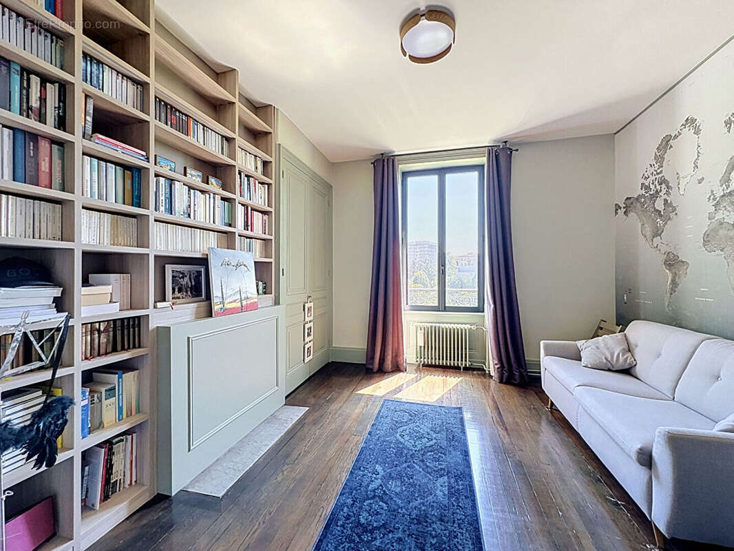 A VENDRE MAISON 1900 Caluire CENTRE BOURG  10 pièce(s) 307 m2 - photo 10