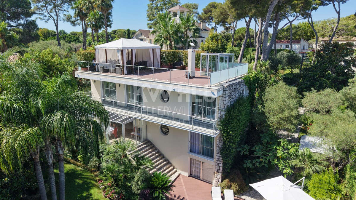 Maison 245 m² à Antibes  - photo 2