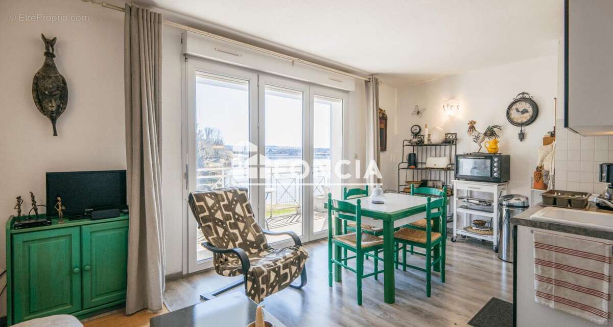 Appartement à SALLES-CURAN