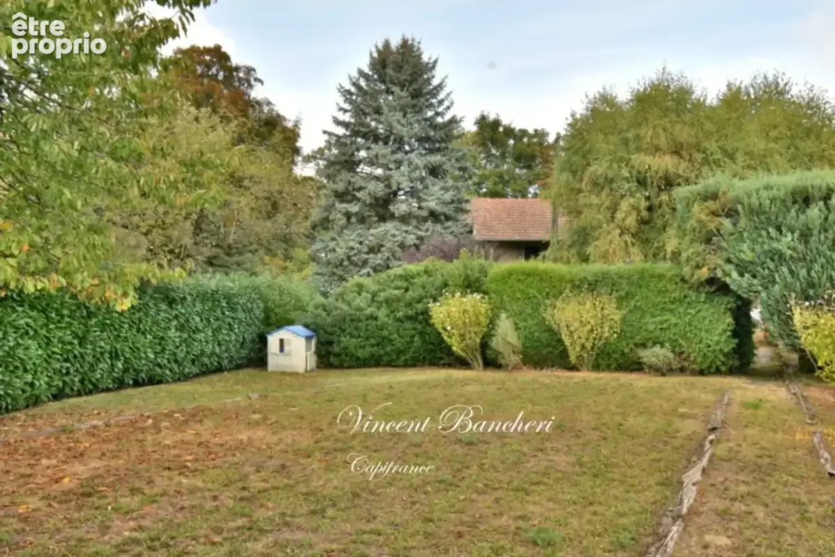 PERS-JUSSY, Maison des années 60 avec beau potentiel dans un environnement calme et champêtre - photo 3