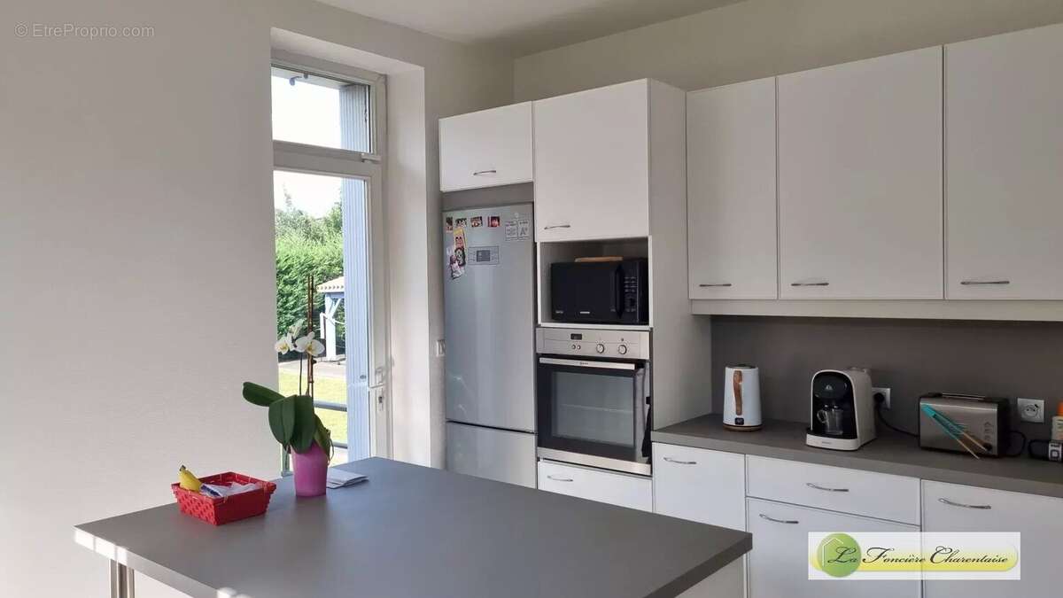 Maison à SAINT-YRIEIX-SUR-CHARENTE