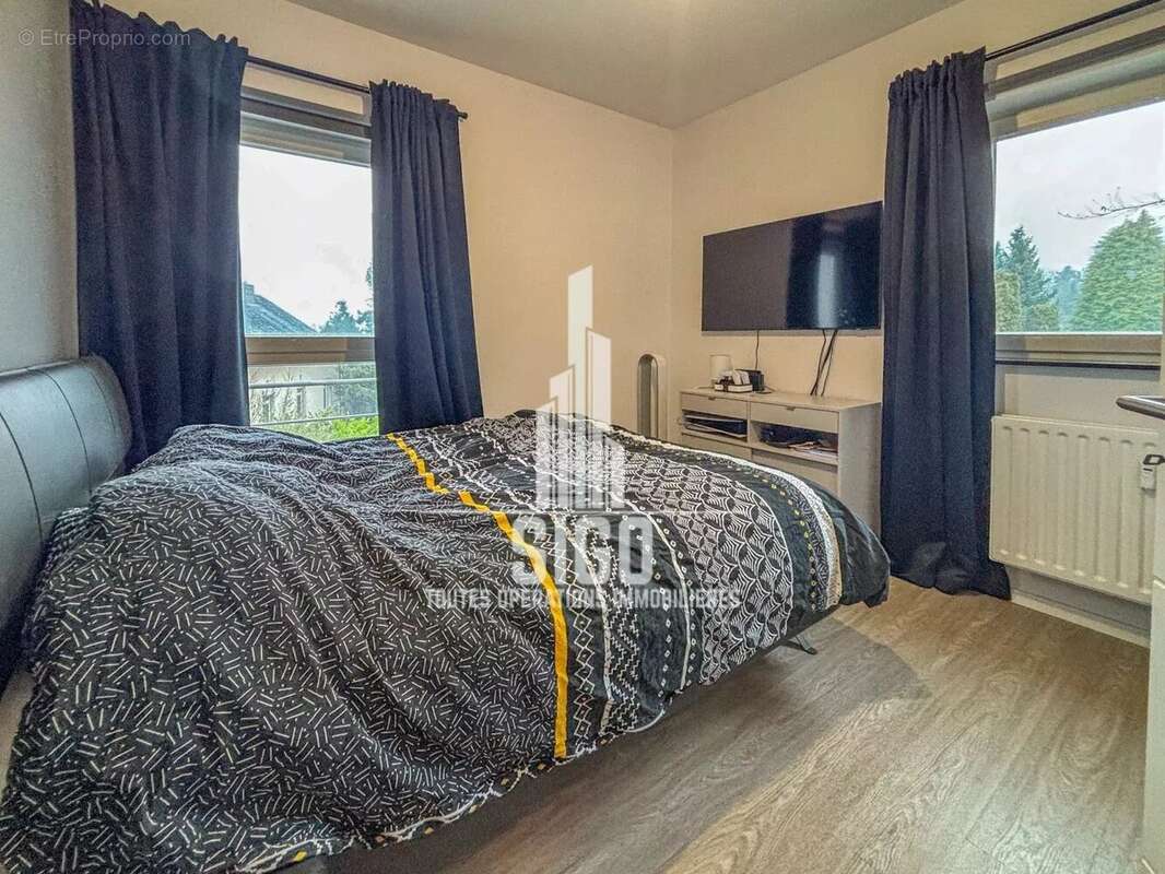 Appartement à COMBES