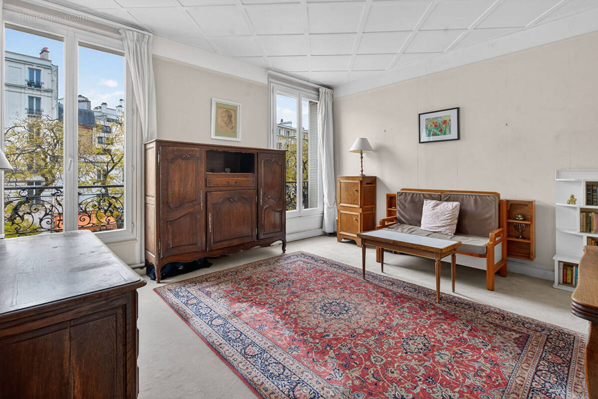 Appartement à PARIS-16E