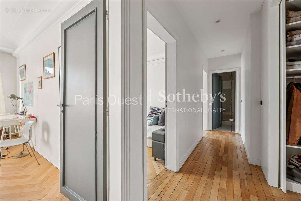 Appartement à PARIS-16E