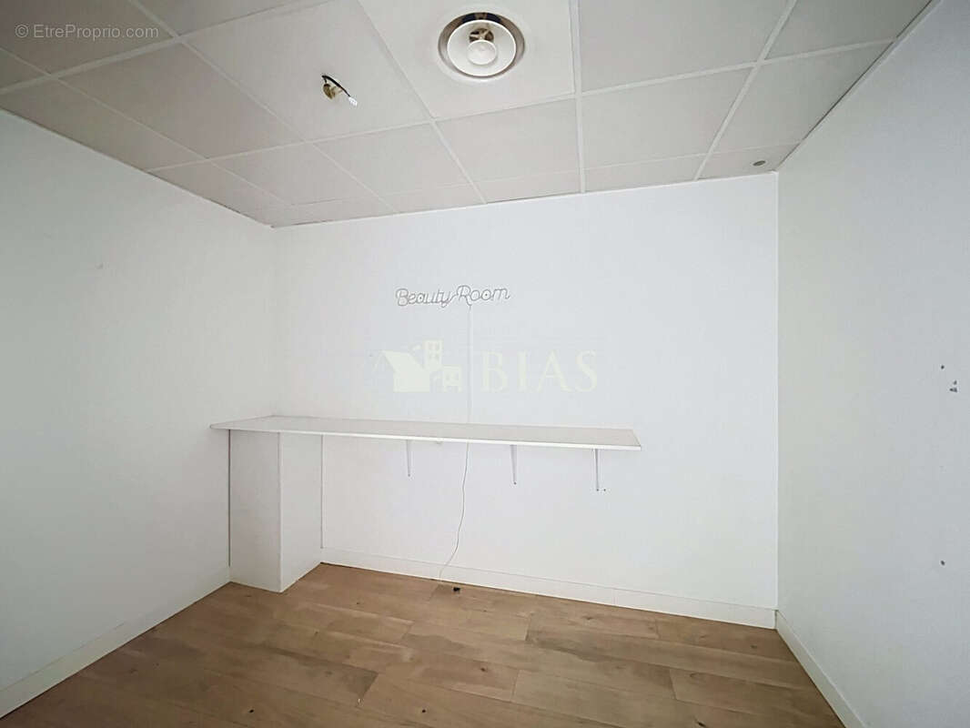 Commerce 120 m² à Elbeuf  - photo 3