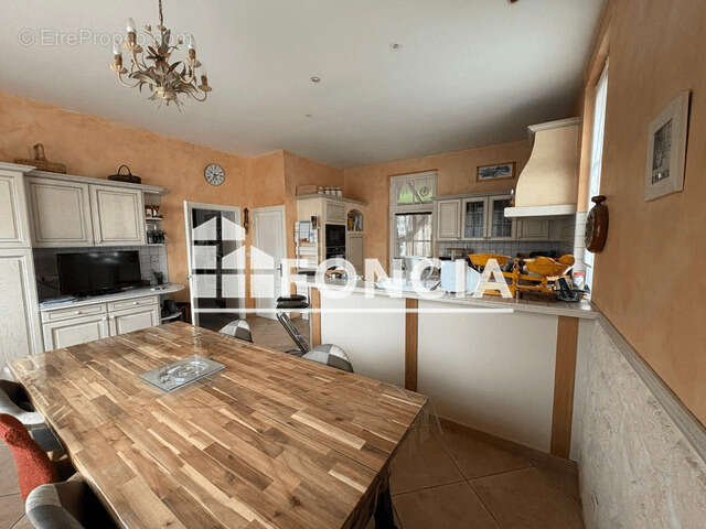 Maison 5 Pièces 156m² à vendre 299500€ - Monts 37260 - photo 4