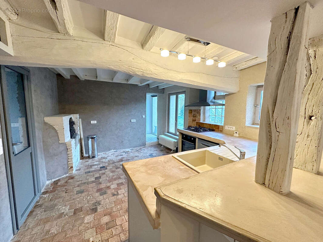 Maison à HOUDAN