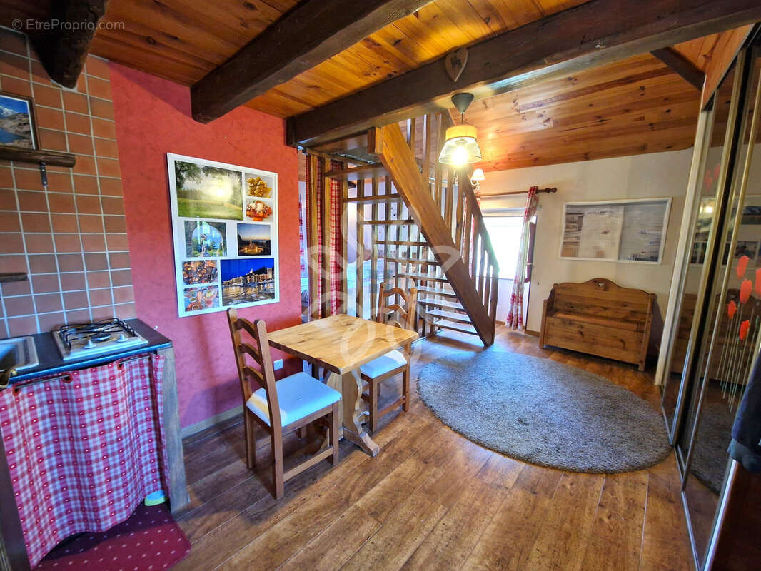 Maison à SAINT-BEAUZIRE