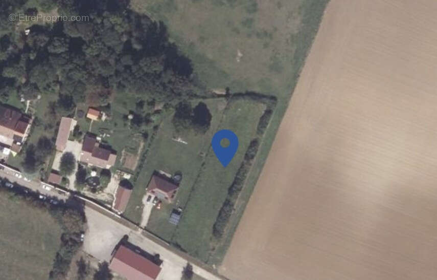 Terrain à SOISSONS-SUR-NACEY