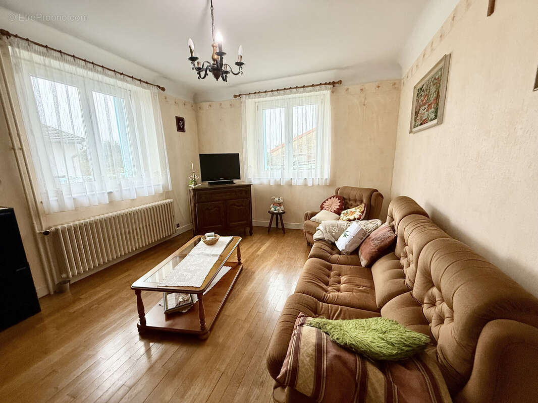 Maison à EPIEZ-SUR-CHIERS