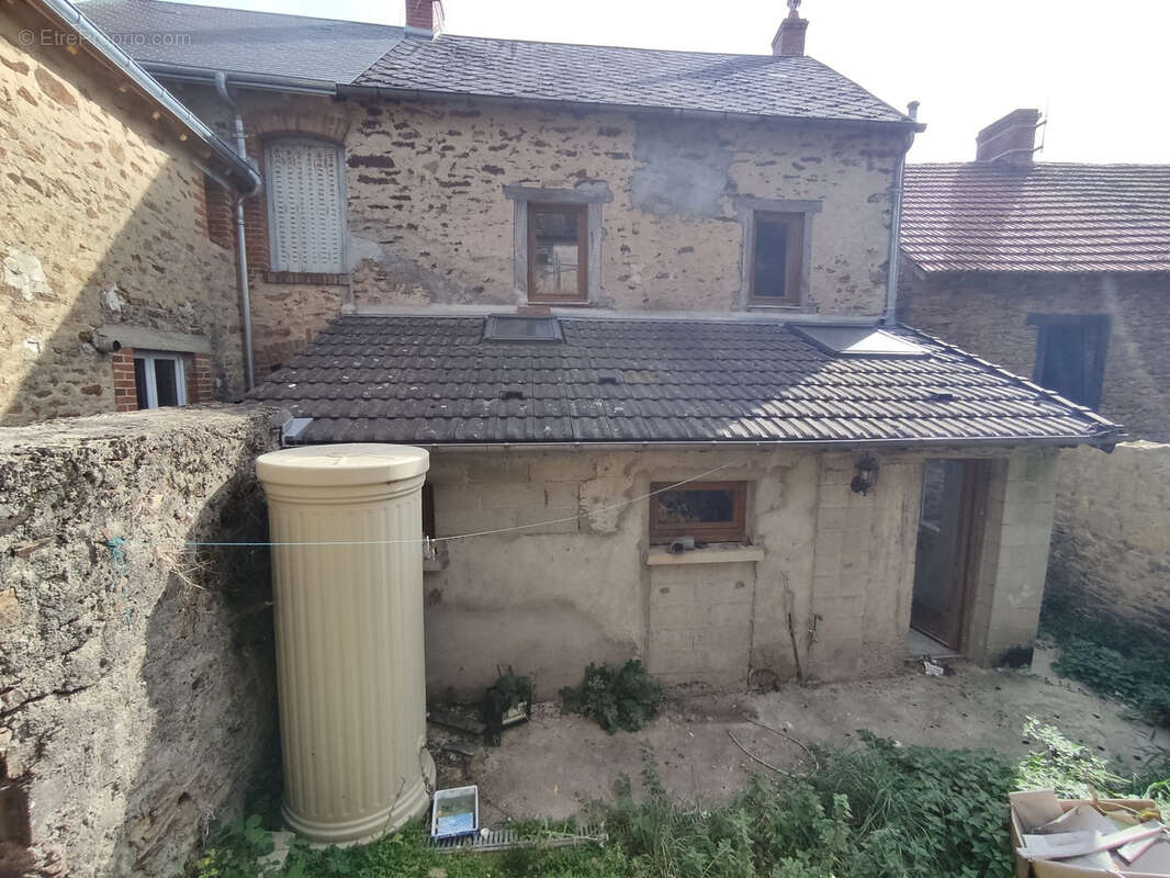 Maison à SAINT-PRIEST-LA-MARCHE